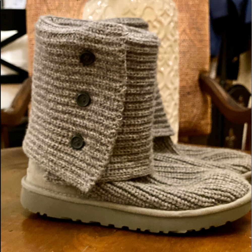GREY  SWEATER UGG BOOTS SIZE 7! - Picture 4 of 12